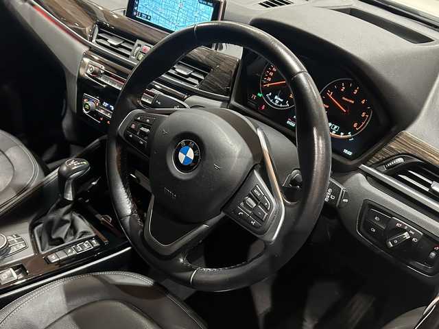 ＢＭＷ Ｘ１ xDrive 18d xライン 道央・札幌 2018(平30)年 6.2万km ミネラルホワイト アドバンスドアクティブセーフティーパッケージ/・ＡＣＣ/・ヘットアップディスプレイ/ハイラインパッケージ/・ダコタレザーシート/・電動フロントシート/・シートヒーター/コンフォートパッケージ/・オートマチックテールゲート/・リアシートバックレスリリース/・スライディングリアシート/純正HDDナビ(CD、ＤＶＤ、ＵＳＢ、ＢＴ)/バックカメラ/ＰＤＣ/パーキングアシスト