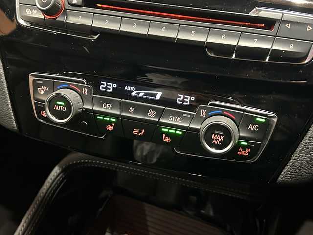 ＢＭＷ Ｘ１ xDrive 18d xライン 道央・札幌 2018(平30)年 6.2万km ミネラルホワイト アドバンスドアクティブセーフティーパッケージ/・ＡＣＣ/・ヘットアップディスプレイ/ハイラインパッケージ/・ダコタレザーシート/・電動フロントシート/・シートヒーター/コンフォートパッケージ/・オートマチックテールゲート/・リアシートバックレスリリース/・スライディングリアシート/純正HDDナビ(CD、ＤＶＤ、ＵＳＢ、ＢＴ)/バックカメラ/ＰＤＣ/パーキングアシスト