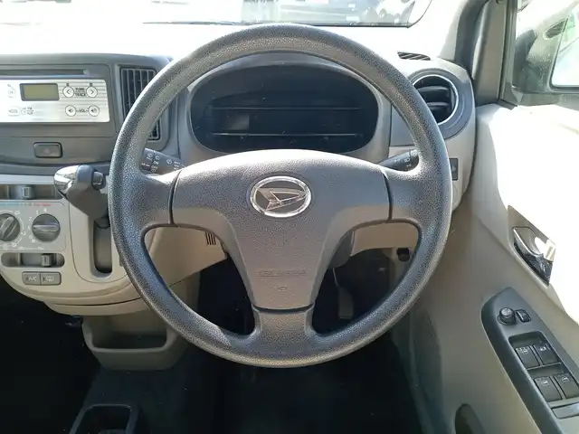 ダイハツ ミラ イース Xf メモリアルエディション 福井県 2012(平24)年 13.3万km ブライトシルバーメタリック エコアイドル/カーオーディオ（FM/AM/CD/AUX）/マニュアルエアコン/ハロゲンライト/フロントフォグランプ/ライトレベライザー/リモコンキー