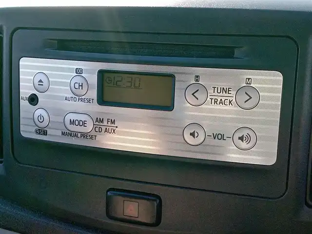 ダイハツ ミラ イース Xf メモリアルエディション 福井県 2012(平24)年 13.3万km ブライトシルバーメタリック エコアイドル/カーオーディオ（FM/AM/CD/AUX）/マニュアルエアコン/ハロゲンライト/フロントフォグランプ/ライトレベライザー/リモコンキー