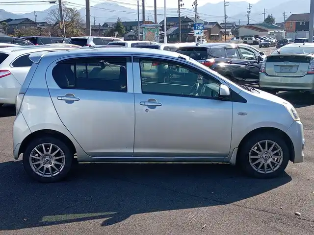 ダイハツ ミラ イース Xf メモリアルエディション 福井県 2012(平24)年 13.3万km ブライトシルバーメタリック エコアイドル/カーオーディオ（FM/AM/CD/AUX）/マニュアルエアコン/ハロゲンライト/フロントフォグランプ/ライトレベライザー/リモコンキー