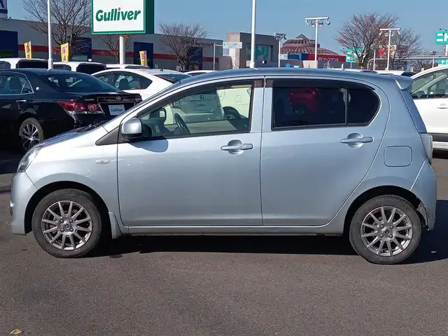 ダイハツ ミラ イース Xf メモリアルエディション 福井県 2012(平24)年 13.3万km ブライトシルバーメタリック エコアイドル/カーオーディオ（FM/AM/CD/AUX）/マニュアルエアコン/ハロゲンライト/フロントフォグランプ/ライトレベライザー/リモコンキー