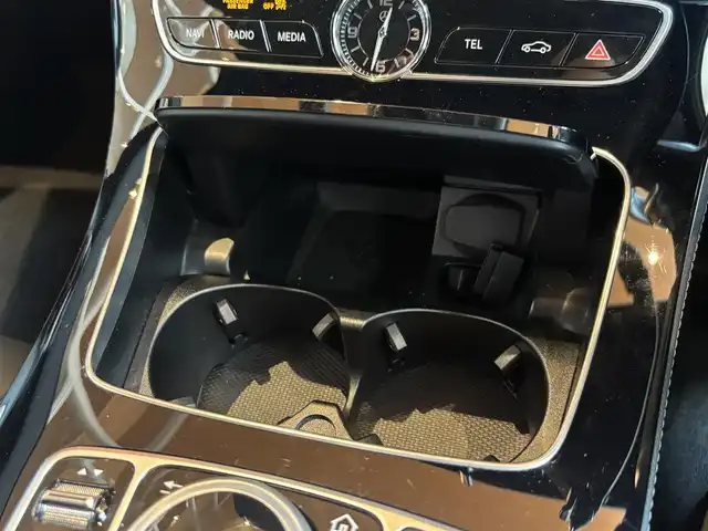 メルセデス・ベンツ Ｅ２２０ｄ SWアバンギャルド AMGライン 宮城県 2020(令2)年 1.6万km セレナイトグレー エクスクルーシブパッケージ/レーダーセーフティパッケージ/ヘッドアップディスプレイ/Burmesterサウンドシステム/COMANDシステムナビゲーションシステム/フルセグTV/360°カメラシステム/ブラックレザーシート/シートヒーター/メモリ機能付きパワーシート/キーレスゴー/パワーバックドア/純正19インチAW/ドライブレコーダー