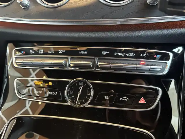 メルセデス・ベンツ Ｅ２２０ｄ SWアバンギャルド AMGライン 宮城県 2020(令2)年 1.6万km セレナイトグレー エクスクルーシブパッケージ/レーダーセーフティパッケージ/ヘッドアップディスプレイ/Burmesterサウンドシステム/COMANDシステムナビゲーションシステム/フルセグTV/360°カメラシステム/ブラックレザーシート/シートヒーター/メモリ機能付きパワーシート/キーレスゴー/パワーバックドア/純正19インチAW/ドライブレコーダー