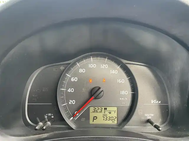 トヨタ ヴィッツ F 群馬県 2012(平24)年 7.4万km ホワイトパールクリスタルシャイン ワンオーナー/純正SDナビ　NSDD-W61/　（CD DVD ワンセグTV FM AM）/ETC/電格ウィンカーミラー/レベライザー/純正フロアマット/純正ドアバイザー/取扱説明書/保証書