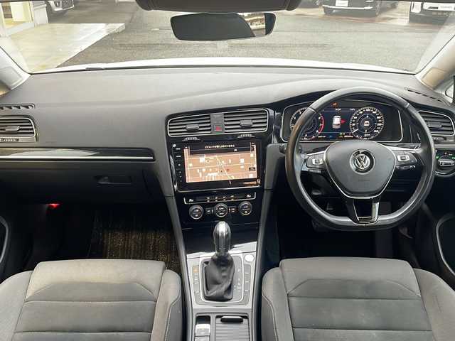 フォルクスワーゲン ゴルフ TSI ハイライン 秋田県 2017(平29)年 10.3万km クールホワイト 純正ナビ/　CD　SD再生　Bluetooth/バックカメラ/衝突軽減装置/BSM/レーダークルーズ/ETC/ドラレコ/アイドリングストップ/オートエアコン/オートライト/革巻きステアリング/電動パーキングブレーキ/オールオートウィンドウ