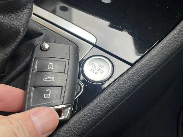 フォルクスワーゲン ゴルフ TSI ハイライン 秋田県 2017(平29)年 10.3万km クールホワイト 純正ナビ/　CD　SD再生　Bluetooth/バックカメラ/衝突軽減装置/BSM/レーダークルーズ/ETC/ドラレコ/アイドリングストップ/オートエアコン/オートライト/革巻きステアリング/電動パーキングブレーキ/オールオートウィンドウ