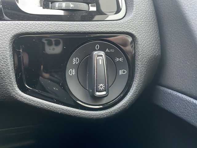 フォルクスワーゲン ゴルフ TSI ハイライン 秋田県 2017(平29)年 10.3万km クールホワイト 純正ナビ/　CD　SD再生　Bluetooth/バックカメラ/衝突軽減装置/BSM/レーダークルーズ/ETC/ドラレコ/アイドリングストップ/オートエアコン/オートライト/革巻きステアリング/電動パーキングブレーキ/オールオートウィンドウ