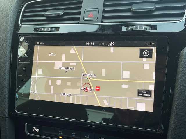 フォルクスワーゲン ゴルフ TSI ハイライン 秋田県 2017(平29)年 10.3万km クールホワイト 純正ナビ/　CD　SD再生　Bluetooth/バックカメラ/衝突軽減装置/BSM/レーダークルーズ/ETC/ドラレコ/アイドリングストップ/オートエアコン/オートライト/革巻きステアリング/電動パーキングブレーキ/オールオートウィンドウ