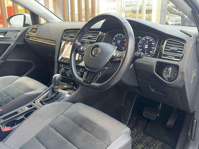 フォルクスワーゲン ゴルフ TSI ハイライン 秋田県 2017(平29)年 10.3万km クールホワイト 純正ナビ/　CD　SD再生　Bluetooth/バックカメラ/衝突軽減装置/BSM/レーダークルーズ/ETC/ドラレコ/アイドリングストップ/オートエアコン/オートライト/革巻きステアリング/電動パーキングブレーキ/オールオートウィンドウ