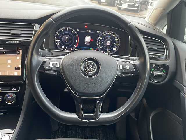 フォルクスワーゲン ゴルフ TSI ハイライン 秋田県 2017(平29)年 10.3万km クールホワイト 純正ナビ/　CD　SD再生　Bluetooth/バックカメラ/衝突軽減装置/BSM/レーダークルーズ/ETC/ドラレコ/アイドリングストップ/オートエアコン/オートライト/革巻きステアリング/電動パーキングブレーキ/オールオートウィンドウ