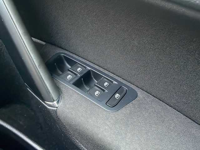 フォルクスワーゲン ゴルフ TSI ハイライン 秋田県 2017(平29)年 10.3万km クールホワイト 純正ナビ/　CD　SD再生　Bluetooth/バックカメラ/衝突軽減装置/BSM/レーダークルーズ/ETC/ドラレコ/アイドリングストップ/オートエアコン/オートライト/革巻きステアリング/電動パーキングブレーキ/オールオートウィンドウ