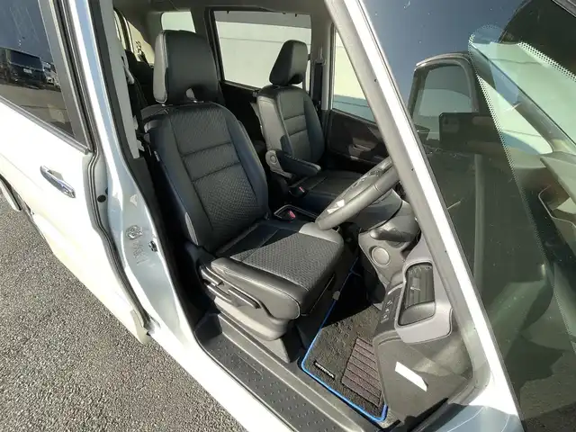 日産 セレナ e－パワー ハイウェイスター V 千葉県 2021(令3)年 4.2万km ブリリアントホワイトパール 純正１０インチナビ/・Bluetooth/ミュージックサーバー/フルセグ/DVD再生機能あり/プロパイロット/デジタルインナーミラー/ステリングスイッチ/Ｄ／Ｎ席シートヒーター/ハンズフリーパワースライドドア/ブラインドスポットモニター/前後コーナーセンサー