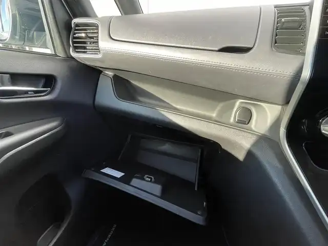 日産 セレナ e－パワー ハイウェイスター V 千葉県 2021(令3)年 4.2万km ブリリアントホワイトパール 純正１０インチナビ/・Bluetooth/ミュージックサーバー/フルセグ/DVD再生機能あり/プロパイロット/デジタルインナーミラー/ステリングスイッチ/Ｄ／Ｎ席シートヒーター/ハンズフリーパワースライドドア/ブラインドスポットモニター/前後コーナーセンサー