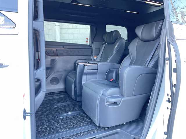 トヨタ アルファード Z 神奈川県 2024(令6)年 0.7万km プラチナホワイトパールマイカ ワンオーナー/サンルーフ/ユニバーサルステップ/モデリスタエアロ/モデリスタ20インチアルミ/純正ナビ(USB/HDMI/BT/フルセグTV/Miracast)/パノラミックビューモニター/純正12.1インチフリップダウンモニター/電動サンシェード/トヨタセーフティセンス/ブラインドスポットモニター/黒革シート/パワーシート/シートヒーター/シートクーラー/ステアリングヒーター/デジタルインナーミラー/ヘッドアップディスプレイ/置くだけ充電/パワーバックドア/両側パワースライドドア/ビルトインETC2.0/前後ドライブレコーダー/純正フロアマット/純正ドアバイザー/ISOFIX/スペアキー×1