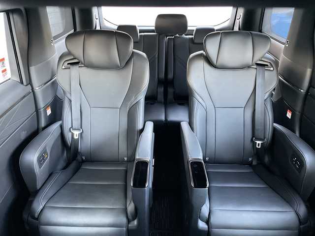 トヨタ アルファード Z 神奈川県 2024(令6)年 0.7万km プラチナホワイトパールマイカ ワンオーナー/サンルーフ/ユニバーサルステップ/モデリスタエアロ/モデリスタ20インチアルミ/純正ナビ(USB/HDMI/BT/フルセグTV/Miracast)/パノラミックビューモニター/純正12.1インチフリップダウンモニター/電動サンシェード/トヨタセーフティセンス/ブラインドスポットモニター/黒革シート/パワーシート/シートヒーター/シートクーラー/ステアリングヒーター/デジタルインナーミラー/ヘッドアップディスプレイ/置くだけ充電/パワーバックドア/両側パワースライドドア/ビルトインETC2.0/前後ドライブレコーダー/純正フロアマット/純正ドアバイザー/ISOFIX/スペアキー×1