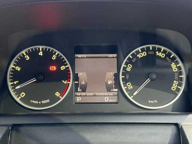 ランドローバー ランドローバー ディスカバリー 4 SE 埼玉県 2011(平23)年 4万km 黒 ワンオーナー　/黒革　/シートヒーター　/サンルーフ　/クルーズコントロール　/バックカメラ　/ナビ　/地デジ　/ディーラー記録簿あり（Ｒ６，Ｒ５，Ｒ４，Ｒ２，Ｒ１，Ｈ３０，Ｈ２８，Ｈ２７，Ｈ２６，Ｈ２５，Ｈ２４）