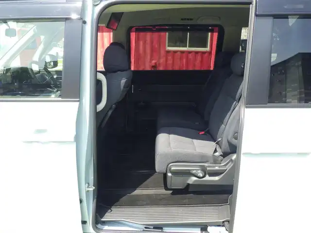 ホンダ ステップワゴン eHEV エアー 千葉県 2024(令6)年 0.3万km フィヨルドミストパール 登録時走行距離2533km/ワンオーナー/純正メモリナビ/（DVD/フルセグTV/Bluetooth/MSV）/バックカメラ/AppleCarPlay/フリップダウンモニター/ETC/両側パワースライドドア/HONDA SENSING/・アダプティブクルーズコントロール（ACC）/・衝突軽減ブレーキ（CMBS）/・車線維持支援システム（LKAS）/・誤発進抑制機能/・先行車発進お知らせ機能/・オートハイビーム/・標識認識機能/純正LEDヘッドライト/純正16インチアルミホイール/スマートキー/スペアキー1本/保証書/取扱説明書