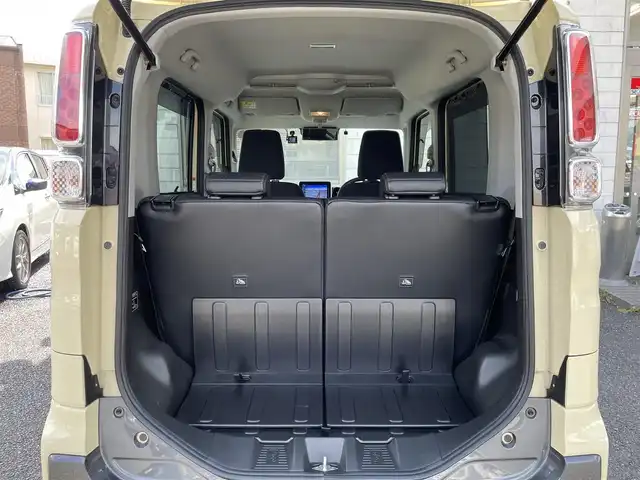 スズキ スペーシア ギア HYBRID XZターボ 福岡県 2023(令5)年 2.7万km シフォンアイボリーM Panasonic製8インチメモリナビ【CN-RZ876】/　（AM/FM/CD/DVD/Bluetooth/フルセグTV）/バックカメラ/全方位モニター/スズキセーフティサポート/・デュアルカメラブレーキサポート/・誤発進抑制機能/・車線逸脱警報/・車線逸脱抑制機能　　　　　　　　　　　　　　　　/・ふらつき警報/・先行車発進お知らせ機能/・アダプティブクルーズコントロール/・標識認識機能/・後退時ブレーキサポート/・後方誤発進抑制機能/・リアパーキングセンサー/横滑り防止装置/オートライト/アイドリングストップ/パドルシフト/両側パワースライドドア/社外14インチアルミホイール/純正14インチアルミホイール（4本車載スタッドレス）/ヘッドアップディスプレイ/シートヒーター（D/N）/ビルトインETC2.0/ユピテル製前後ドライブレコーダー【Y-410】/後部座席サンシェード/ドリンクホルダー付き折り畳みテーブル/純正フロアマット/ドアバイザー/電源ソケット×1/USB端子×3/ISOFIX/保証書/取扱説明書/ナビ取扱説明書