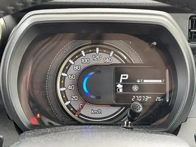 スズキ スペーシア ギア HYBRID XZターボ 福岡県 2023(令5)年 2.7万km シフォンアイボリーM Panasonic製8インチメモリナビ【CN-RZ876】/　（AM/FM/CD/DVD/Bluetooth/フルセグTV）/バックカメラ/全方位モニター/スズキセーフティサポート/・デュアルカメラブレーキサポート/・誤発進抑制機能/・車線逸脱警報/・車線逸脱抑制機能　　　　　　　　　　　　　　　　/・ふらつき警報/・先行車発進お知らせ機能/・アダプティブクルーズコントロール/・標識認識機能/・後退時ブレーキサポート/・後方誤発進抑制機能/・リアパーキングセンサー/横滑り防止装置/オートライト/アイドリングストップ/パドルシフト/両側パワースライドドア/社外14インチアルミホイール/純正14インチアルミホイール（4本車載スタッドレス）/ヘッドアップディスプレイ/シートヒーター（D/N）/ビルトインETC2.0/ユピテル製前後ドライブレコーダー【Y-410】/後部座席サンシェード/ドリンクホルダー付き折り畳みテーブル/純正フロアマット/ドアバイザー/電源ソケット×1/USB端子×3/ISOFIX/保証書/取扱説明書/ナビ取扱説明書