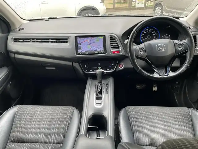 ホンダ ヴェゼル S 静岡県 2014(平26)年 12.6万km ホワイトオーキッドパール 社外8インチナビ/フルセグTV/DVD/CD/SD/MSV/BT/バックカメラ/ハーフレザーシート/前席シートヒーター/クルーズコントロール/ETC/LEDヘッドライト/ステアリングスイッチ/パドルシフト/スマートキー×2/保証書/取扱説明書