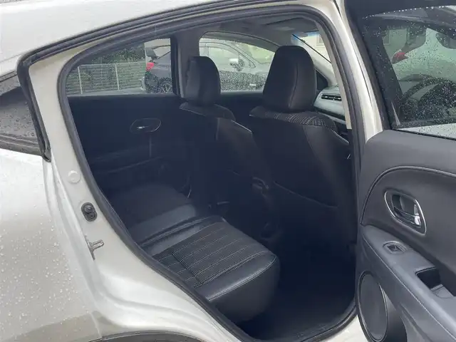 ホンダ ヴェゼル S 静岡県 2014(平26)年 12.6万km ホワイトオーキッドパール 社外8インチナビ/フルセグTV/DVD/CD/SD/MSV/BT/バックカメラ/ハーフレザーシート/前席シートヒーター/クルーズコントロール/ETC/LEDヘッドライト/ステアリングスイッチ/パドルシフト/スマートキー×2/保証書/取扱説明書