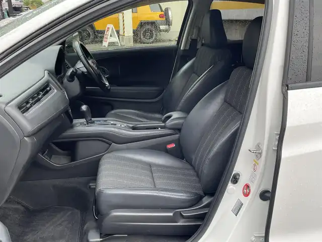 ホンダ ヴェゼル S 静岡県 2014(平26)年 12.6万km ホワイトオーキッドパール 社外8インチナビ/フルセグTV/DVD/CD/SD/MSV/BT/バックカメラ/ハーフレザーシート/前席シートヒーター/クルーズコントロール/ETC/LEDヘッドライト/ステアリングスイッチ/パドルシフト/スマートキー×2/保証書/取扱説明書