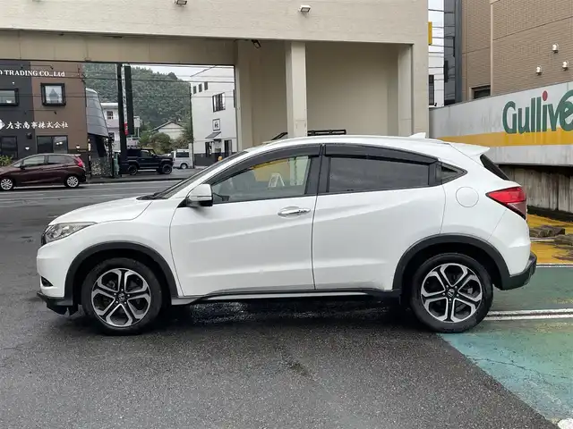 ホンダ ヴェゼル S 静岡県 2014(平26)年 12.6万km ホワイトオーキッドパール 社外8インチナビ/フルセグTV/DVD/CD/SD/MSV/BT/バックカメラ/ハーフレザーシート/前席シートヒーター/クルーズコントロール/ETC/LEDヘッドライト/ステアリングスイッチ/パドルシフト/スマートキー×2/保証書/取扱説明書