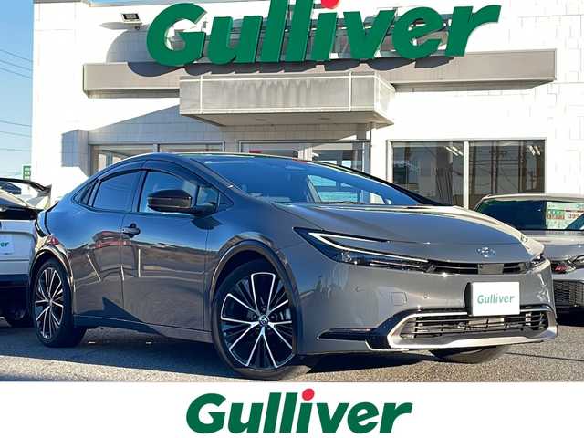 トヨタ プリウス Z 三重県 2023(令5)年 1.6万km グレー メーカーオプション/・パノラマルーフ/・デジタルインナーミラー/・前後ドライブレコーダー/・ディスプレイオーディオプラス/セーフティセンス/・プリクラッシュセーフティ/・緊急時操舵支援/・フロントクロストラフィックアラート/・レーンチェンジアシスト/・レーントレーシングアシスト/・レーンディパーチャーアラート/・レーダークルーズコントロール/・オートマチックハイビーム/・ロードサインアシスト/・プロアクティブドライビングアシスト/・発進遅れ告知機能/ブラインドスポットモニター/トヨタチームメイト/パーキングサポートブレーキ/純正12.3型ディスプレオオーディオプラス/【ナビ/フルセグ/Bluetooth/USB/Miracast】/パノラミックビューモニター/ビルトインETC2.0/おくだけ充電/アクセサリーコンセント/ステアリングヒーター/パワーバックドア/合皮スポーティシート/D/N席シートベンチレーション/D/N席シートヒーター/D席パワーシート/オートライト/LEDヘッドライト/LEDライン発光/LEDアクセサリーランプ/195/50R19インチ純正AW/プッシュスタート/スマートキー
