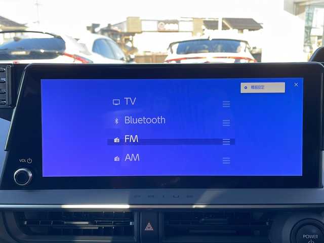 トヨタ プリウス Z 三重県 2023(令5)年 1.6万km グレー メーカーオプション/・パノラマルーフ/・デジタルインナーミラー/・前後ドライブレコーダー/・ディスプレイオーディオプラス/セーフティセンス/・プリクラッシュセーフティ/・緊急時操舵支援/・フロントクロストラフィックアラート/・レーンチェンジアシスト/・レーントレーシングアシスト/・レーンディパーチャーアラート/・レーダークルーズコントロール/・オートマチックハイビーム/・ロードサインアシスト/・プロアクティブドライビングアシスト/・発進遅れ告知機能/ブラインドスポットモニター/トヨタチームメイト/パーキングサポートブレーキ/純正12.3型ディスプレオオーディオプラス/【ナビ/フルセグ/Bluetooth/USB/Miracast】/パノラミックビューモニター/ビルトインETC2.0/おくだけ充電/アクセサリーコンセント/ステアリングヒーター/パワーバックドア/合皮スポーティシート/D/N席シートベンチレーション/D/N席シートヒーター/D席パワーシート/オートライト/LEDヘッドライト/LEDライン発光/LEDアクセサリーランプ/195/50R19インチ純正AW/プッシュスタート/スマートキー