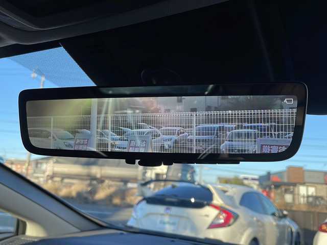 トヨタ プリウス Z 三重県 2023(令5)年 1.6万km グレー メーカーオプション/・パノラマルーフ/・デジタルインナーミラー/・前後ドライブレコーダー/・ディスプレイオーディオプラス/セーフティセンス/・プリクラッシュセーフティ/・緊急時操舵支援/・フロントクロストラフィックアラート/・レーンチェンジアシスト/・レーントレーシングアシスト/・レーンディパーチャーアラート/・レーダークルーズコントロール/・オートマチックハイビーム/・ロードサインアシスト/・プロアクティブドライビングアシスト/・発進遅れ告知機能/ブラインドスポットモニター/トヨタチームメイト/パーキングサポートブレーキ/純正12.3型ディスプレオオーディオプラス/【ナビ/フルセグ/Bluetooth/USB/Miracast】/パノラミックビューモニター/ビルトインETC2.0/おくだけ充電/アクセサリーコンセント/ステアリングヒーター/パワーバックドア/合皮スポーティシート/D/N席シートベンチレーション/D/N席シートヒーター/D席パワーシート/オートライト/LEDヘッドライト/LEDライン発光/LEDアクセサリーランプ/195/50R19インチ純正AW/プッシュスタート/スマートキー