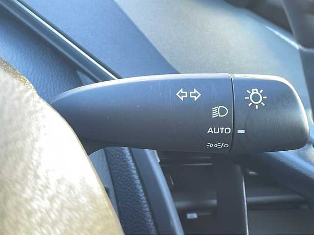 トヨタ プリウス Z 三重県 2023(令5)年 1.6万km グレー メーカーオプション/・パノラマルーフ/・デジタルインナーミラー/・前後ドライブレコーダー/・ディスプレイオーディオプラス/セーフティセンス/・プリクラッシュセーフティ/・緊急時操舵支援/・フロントクロストラフィックアラート/・レーンチェンジアシスト/・レーントレーシングアシスト/・レーンディパーチャーアラート/・レーダークルーズコントロール/・オートマチックハイビーム/・ロードサインアシスト/・プロアクティブドライビングアシスト/・発進遅れ告知機能/ブラインドスポットモニター/トヨタチームメイト/パーキングサポートブレーキ/純正12.3型ディスプレオオーディオプラス/【ナビ/フルセグ/Bluetooth/USB/Miracast】/パノラミックビューモニター/ビルトインETC2.0/おくだけ充電/アクセサリーコンセント/ステアリングヒーター/パワーバックドア/合皮スポーティシート/D/N席シートベンチレーション/D/N席シートヒーター/D席パワーシート/オートライト/LEDヘッドライト/LEDライン発光/LEDアクセサリーランプ/195/50R19インチ純正AW/プッシュスタート/スマートキー