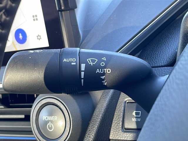 トヨタ プリウス Z 三重県 2023(令5)年 1.6万km グレー メーカーオプション/・パノラマルーフ/・デジタルインナーミラー/・前後ドライブレコーダー/・ディスプレイオーディオプラス/セーフティセンス/・プリクラッシュセーフティ/・緊急時操舵支援/・フロントクロストラフィックアラート/・レーンチェンジアシスト/・レーントレーシングアシスト/・レーンディパーチャーアラート/・レーダークルーズコントロール/・オートマチックハイビーム/・ロードサインアシスト/・プロアクティブドライビングアシスト/・発進遅れ告知機能/ブラインドスポットモニター/トヨタチームメイト/パーキングサポートブレーキ/純正12.3型ディスプレオオーディオプラス/【ナビ/フルセグ/Bluetooth/USB/Miracast】/パノラミックビューモニター/ビルトインETC2.0/おくだけ充電/アクセサリーコンセント/ステアリングヒーター/パワーバックドア/合皮スポーティシート/D/N席シートベンチレーション/D/N席シートヒーター/D席パワーシート/オートライト/LEDヘッドライト/LEDライン発光/LEDアクセサリーランプ/195/50R19インチ純正AW/プッシュスタート/スマートキー