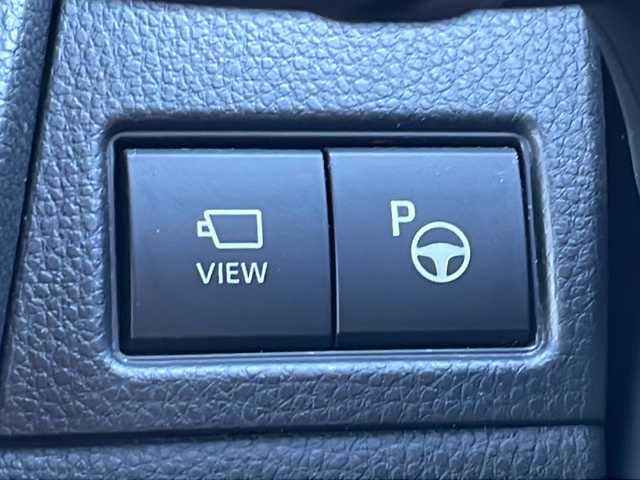 トヨタ プリウス Z 三重県 2023(令5)年 1.6万km グレー メーカーオプション/・パノラマルーフ/・デジタルインナーミラー/・前後ドライブレコーダー/・ディスプレイオーディオプラス/セーフティセンス/・プリクラッシュセーフティ/・緊急時操舵支援/・フロントクロストラフィックアラート/・レーンチェンジアシスト/・レーントレーシングアシスト/・レーンディパーチャーアラート/・レーダークルーズコントロール/・オートマチックハイビーム/・ロードサインアシスト/・プロアクティブドライビングアシスト/・発進遅れ告知機能/ブラインドスポットモニター/トヨタチームメイト/パーキングサポートブレーキ/純正12.3型ディスプレオオーディオプラス/【ナビ/フルセグ/Bluetooth/USB/Miracast】/パノラミックビューモニター/ビルトインETC2.0/おくだけ充電/アクセサリーコンセント/ステアリングヒーター/パワーバックドア/合皮スポーティシート/D/N席シートベンチレーション/D/N席シートヒーター/D席パワーシート/オートライト/LEDヘッドライト/LEDライン発光/LEDアクセサリーランプ/195/50R19インチ純正AW/プッシュスタート/スマートキー