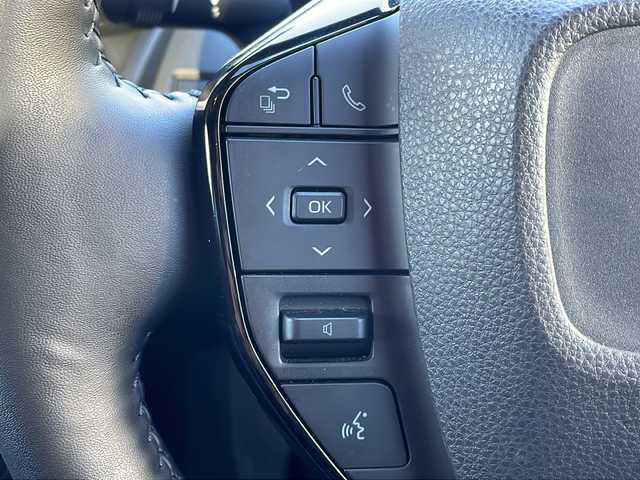 トヨタ プリウス Z 三重県 2023(令5)年 1.6万km グレー メーカーオプション/・パノラマルーフ/・デジタルインナーミラー/・前後ドライブレコーダー/・ディスプレイオーディオプラス/セーフティセンス/・プリクラッシュセーフティ/・緊急時操舵支援/・フロントクロストラフィックアラート/・レーンチェンジアシスト/・レーントレーシングアシスト/・レーンディパーチャーアラート/・レーダークルーズコントロール/・オートマチックハイビーム/・ロードサインアシスト/・プロアクティブドライビングアシスト/・発進遅れ告知機能/ブラインドスポットモニター/トヨタチームメイト/パーキングサポートブレーキ/純正12.3型ディスプレオオーディオプラス/【ナビ/フルセグ/Bluetooth/USB/Miracast】/パノラミックビューモニター/ビルトインETC2.0/おくだけ充電/アクセサリーコンセント/ステアリングヒーター/パワーバックドア/合皮スポーティシート/D/N席シートベンチレーション/D/N席シートヒーター/D席パワーシート/オートライト/LEDヘッドライト/LEDライン発光/LEDアクセサリーランプ/195/50R19インチ純正AW/プッシュスタート/スマートキー