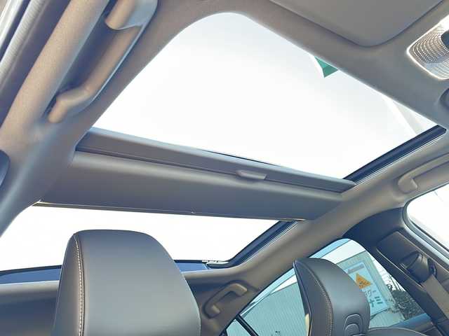 トヨタ プリウス Z 三重県 2023(令5)年 1.6万km グレー メーカーオプション/・パノラマルーフ/・デジタルインナーミラー/・前後ドライブレコーダー/・ディスプレイオーディオプラス/セーフティセンス/・プリクラッシュセーフティ/・緊急時操舵支援/・フロントクロストラフィックアラート/・レーンチェンジアシスト/・レーントレーシングアシスト/・レーンディパーチャーアラート/・レーダークルーズコントロール/・オートマチックハイビーム/・ロードサインアシスト/・プロアクティブドライビングアシスト/・発進遅れ告知機能/ブラインドスポットモニター/トヨタチームメイト/パーキングサポートブレーキ/純正12.3型ディスプレオオーディオプラス/【ナビ/フルセグ/Bluetooth/USB/Miracast】/パノラミックビューモニター/ビルトインETC2.0/おくだけ充電/アクセサリーコンセント/ステアリングヒーター/パワーバックドア/合皮スポーティシート/D/N席シートベンチレーション/D/N席シートヒーター/D席パワーシート/オートライト/LEDヘッドライト/LEDライン発光/LEDアクセサリーランプ/195/50R19インチ純正AW/プッシュスタート/スマートキー