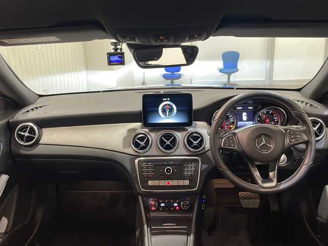 メルセデス・ベンツ ＣＬＡ２２０ Sブレイク 4MATIC 新潟県 2017(平29)年 4.1万km コスモスブラック レーダーセーフティパッケージ/-ブラインドスポットアシスト/-ディスタンスパイロットディストロニック /-レーンキーピングアシスト/-PRE SAFE/レザーシート/シートヒーター/ETC/ドライブレコーダー/パワーバックドア/LEDヘッドライト/オートハイビーム/パドルシフト/純正18インチアルミホイール/パークトロニック /アイドリングストップ/キーレスゴー