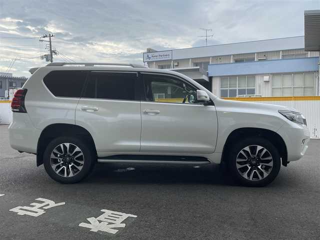 トヨタ ランドクルーザー プラド TX Lパッケージ 宮城県 2018(平30)年 9.1万km ホワイトパールクリスタルシャイン 7人乗り/純正メーカーOPナビ/フルセグTV/Bluetooth/パノラミックビューモニター/純正19インチAW/ETC2.0/D/Nシートヒーター/D/Nクーラーシート/D/Nパワーシート/アダプティブクルーズコントロール/レーンキープアシスト/コーナーセンサー/横すべり防止装置/オートライト/オートハイビーム/センターデフロック/ダウンヒルアシスト/3列目電動格納リアシート/純正マット