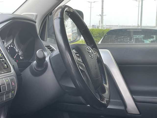 トヨタ ランドクルーザー プラド TX Lパッケージ 宮城県 2018(平30)年 9.1万km ホワイトパールクリスタルシャイン 7人乗り/純正メーカーOPナビ/フルセグTV/Bluetooth/パノラミックビューモニター/純正19インチAW/ETC2.0/D/Nシートヒーター/D/Nクーラーシート/D/Nパワーシート/アダプティブクルーズコントロール/レーンキープアシスト/コーナーセンサー/横すべり防止装置/オートライト/オートハイビーム/センターデフロック/ダウンヒルアシスト/3列目電動格納リアシート/純正マット
