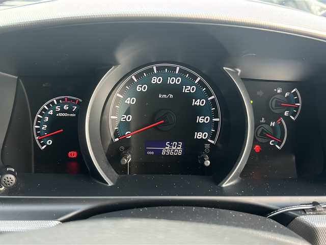 トヨタ ハイエース グランドキャビン 福岡県 2013(平25)年 9万km ゴールドM ・ワンオーナー/・3列目シート付/・Carrozzeriaナビ【AVIC-ZH99】/-BT/フルセグ/CD/DVD/SD/FM/AM/・バックカメラ/・純正フロアマット/・社外アルミ１６インチBADRUCKER】/・社外前ドラレコ[DRV-610】/・オートライト/・スペアタイヤ４本ホイール付き【195/80/15】/・片側パワースライドドア/・ドアバイザー/・電動格納ミラー/・フォグランプ/・リモコンキー