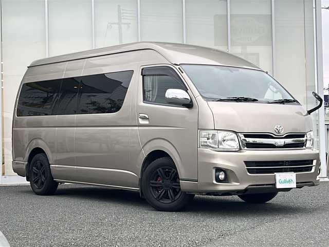 トヨタ ハイエース グランドキャビン 福岡県 2013(平25)年 9万km ゴールドM ・ワンオーナー/・3列目シート付/・Carrozzeriaナビ【AVIC-ZH99】/-BT/フルセグ/CD/DVD/SD/FM/AM/・バックカメラ/・純正フロアマット/・社外アルミ１６インチBADRUCKER】/・社外前ドラレコ[DRV-610】/・オートライト/・スペアタイヤ４本ホイール付き【195/80/15】/・片側パワースライドドア/・ドアバイザー/・電動格納ミラー/・フォグランプ/・リモコンキー