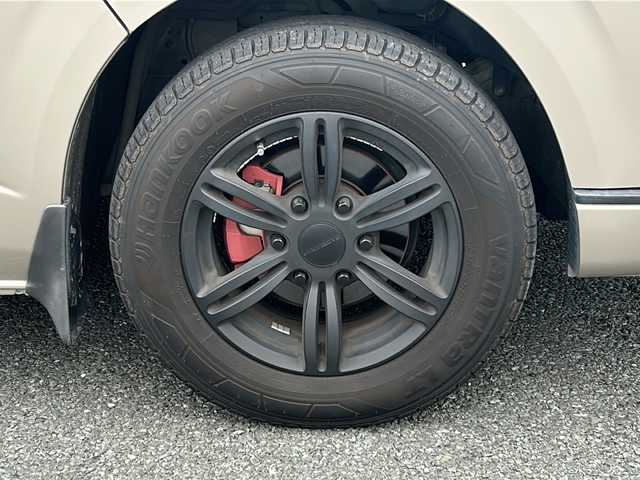 トヨタ ハイエース グランドキャビン 福岡県 2013(平25)年 9万km ゴールドM ・ワンオーナー/・3列目シート付/・Carrozzeriaナビ【AVIC-ZH99】/-BT/フルセグ/CD/DVD/SD/FM/AM/・バックカメラ/・純正フロアマット/・社外アルミ１６インチBADRUCKER】/・社外前ドラレコ[DRV-610】/・オートライト/・スペアタイヤ４本ホイール付き【195/80/15】/・片側パワースライドドア/・ドアバイザー/・電動格納ミラー/・フォグランプ/・リモコンキー