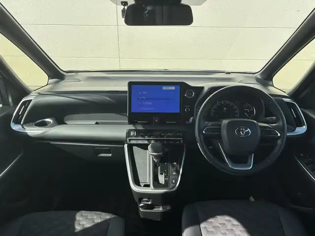 トヨタ ヴォクシー S－Z 茨城県 2022(令4)年 3.8万km アティチュードブラックマイカ 純正ディスプレイオーディオプラス/　（CD/DVD/USB/HDMI/Bluetooth/フルセグ）/バックカメラ/フリップダウンモニター/デジタルミラー型ドライブレコーダー（TZ）/セーフティセンス（衝突回避支援パッケージ）/・プリクラッシュセーフティ/・レーントレーシングアシスト/・レーンディパーチャーアラート/・レーダークルーズコントロール/・オートマチックハイビーム/・ロードサインアシスト/・ドライバー異常時対応システム/・プロアクティブドライビングアシスト/・発進遅れ告知/両側パワースライドドア/ETC2.0/シートヒーター/LEDヘッドライト/パーキングサポートブレーキ/オートライト/W+サイドエアバッグ/純正アルミホイール