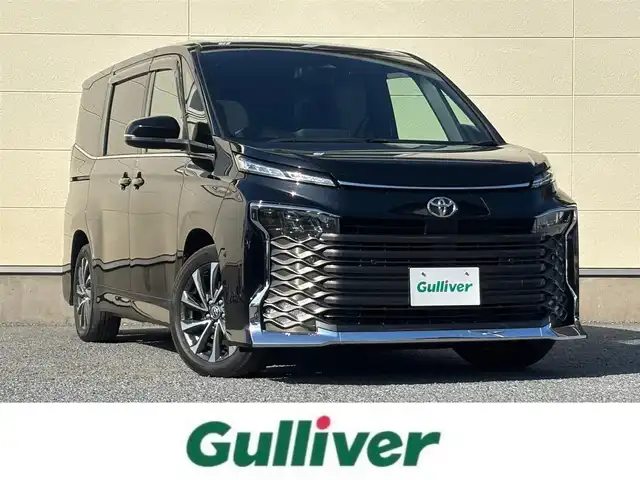 トヨタ ヴォクシー S－Z 茨城県 2022(令4)年 3.8万km アティチュードブラックマイカ 純正ディスプレイオーディオプラス/　（CD/DVD/USB/HDMI/Bluetooth/フルセグ）/バックカメラ/フリップダウンモニター/デジタルミラー型ドライブレコーダー（TZ）/セーフティセンス（衝突回避支援パッケージ）/・プリクラッシュセーフティ/・レーントレーシングアシスト/・レーンディパーチャーアラート/・レーダークルーズコントロール/・オートマチックハイビーム/・ロードサインアシスト/・ドライバー異常時対応システム/・プロアクティブドライビングアシスト/・発進遅れ告知/両側パワースライドドア/ETC2.0/シートヒーター/LEDヘッドライト/パーキングサポートブレーキ/オートライト/W+サイドエアバッグ/純正アルミホイール