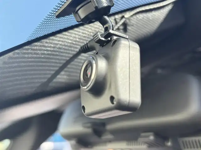 トヨタ ヴォクシー S－Z 茨城県 2022(令4)年 3.8万km アティチュードブラックマイカ 純正ディスプレイオーディオプラス/　（CD/DVD/USB/HDMI/Bluetooth/フルセグ）/バックカメラ/フリップダウンモニター/デジタルミラー型ドライブレコーダー（TZ）/セーフティセンス（衝突回避支援パッケージ）/・プリクラッシュセーフティ/・レーントレーシングアシスト/・レーンディパーチャーアラート/・レーダークルーズコントロール/・オートマチックハイビーム/・ロードサインアシスト/・ドライバー異常時対応システム/・プロアクティブドライビングアシスト/・発進遅れ告知/両側パワースライドドア/ETC2.0/シートヒーター/LEDヘッドライト/パーキングサポートブレーキ/オートライト/W+サイドエアバッグ/純正アルミホイール