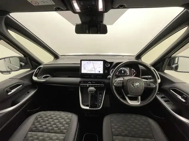 トヨタ ヴォクシー S－Z 熊本県 2022(令4)年 3.8万km アティチュードブラックマイカ 純正ナビ/　（HDMI・Bluetooth・フルセグ）/バックカメラ/純正フリップダウンモニター/デジタルミラー型ドライブレコーダー/トヨタセーフティセンス/・プリクラッシュセーフティ/・レーントレーシングアシスト/・レーンディパーチャーアラート/・レーダークルーズコントロール/・オートマチックハイビー/・駐車時支援パーキングサポートシステム/・ロードサインアシスト/・先行車発進お知らせ機能/横滑り防止/両側パワースライドドア/ビルトインETC2.0/前席シートヒーター/電動パーキングブレーキ/ブレーキホールド/オートライト/LEDヘッドライト/ハーフレザーシート/社外フロアマット/純正17インチAW/スマートキー/プッシュスタート/スペアキー1本/保証書/取扱説明書