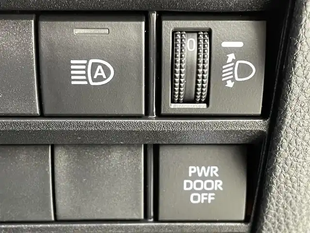 トヨタ ヴォクシー S－Z 熊本県 2022(令4)年 3.8万km アティチュードブラックマイカ 純正ナビ/　（HDMI・Bluetooth・フルセグ）/バックカメラ/純正フリップダウンモニター/デジタルミラー型ドライブレコーダー/トヨタセーフティセンス/・プリクラッシュセーフティ/・レーントレーシングアシスト/・レーンディパーチャーアラート/・レーダークルーズコントロール/・オートマチックハイビー/・駐車時支援パーキングサポートシステム/・ロードサインアシスト/・先行車発進お知らせ機能/横滑り防止/両側パワースライドドア/ビルトインETC2.0/前席シートヒーター/電動パーキングブレーキ/ブレーキホールド/オートライト/LEDヘッドライト/ハーフレザーシート/社外フロアマット/純正17インチAW/スマートキー/プッシュスタート/スペアキー1本/保証書/取扱説明書