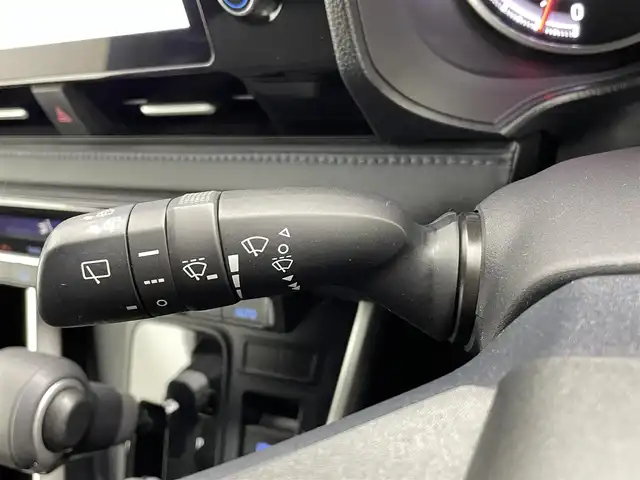 トヨタ ヴォクシー S－Z 熊本県 2022(令4)年 3.8万km アティチュードブラックマイカ 純正ナビ/　（HDMI・Bluetooth・フルセグ）/バックカメラ/純正フリップダウンモニター/デジタルミラー型ドライブレコーダー/トヨタセーフティセンス/・プリクラッシュセーフティ/・レーントレーシングアシスト/・レーンディパーチャーアラート/・レーダークルーズコントロール/・オートマチックハイビー/・駐車時支援パーキングサポートシステム/・ロードサインアシスト/・先行車発進お知らせ機能/横滑り防止/両側パワースライドドア/ビルトインETC2.0/前席シートヒーター/電動パーキングブレーキ/ブレーキホールド/オートライト/LEDヘッドライト/ハーフレザーシート/社外フロアマット/純正17インチAW/スマートキー/プッシュスタート/スペアキー1本/保証書/取扱説明書