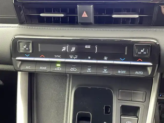 トヨタ ヴォクシー S－Z 熊本県 2022(令4)年 3.8万km アティチュードブラックマイカ 純正ナビ/　（HDMI・Bluetooth・フルセグ）/バックカメラ/純正フリップダウンモニター/デジタルミラー型ドライブレコーダー/トヨタセーフティセンス/・プリクラッシュセーフティ/・レーントレーシングアシスト/・レーンディパーチャーアラート/・レーダークルーズコントロール/・オートマチックハイビー/・駐車時支援パーキングサポートシステム/・ロードサインアシスト/・先行車発進お知らせ機能/横滑り防止/両側パワースライドドア/ビルトインETC2.0/前席シートヒーター/電動パーキングブレーキ/ブレーキホールド/オートライト/LEDヘッドライト/ハーフレザーシート/社外フロアマット/純正17インチAW/スマートキー/プッシュスタート/スペアキー1本/保証書/取扱説明書