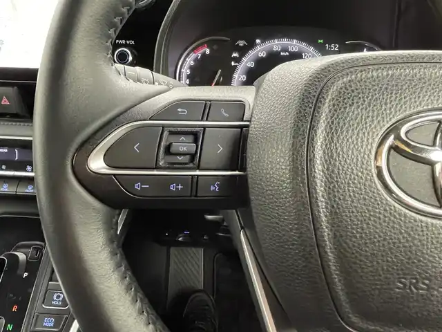 トヨタ ヴォクシー S－Z 熊本県 2022(令4)年 3.8万km アティチュードブラックマイカ 純正ナビ/　（HDMI・Bluetooth・フルセグ）/バックカメラ/純正フリップダウンモニター/デジタルミラー型ドライブレコーダー/トヨタセーフティセンス/・プリクラッシュセーフティ/・レーントレーシングアシスト/・レーンディパーチャーアラート/・レーダークルーズコントロール/・オートマチックハイビー/・駐車時支援パーキングサポートシステム/・ロードサインアシスト/・先行車発進お知らせ機能/横滑り防止/両側パワースライドドア/ビルトインETC2.0/前席シートヒーター/電動パーキングブレーキ/ブレーキホールド/オートライト/LEDヘッドライト/ハーフレザーシート/社外フロアマット/純正17インチAW/スマートキー/プッシュスタート/スペアキー1本/保証書/取扱説明書